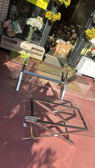 Tavoli da salotto in vetro e piedini in acciaio