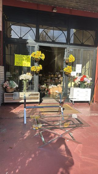 Tavoli da salotto in vetro e piedini in acciaio