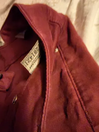 Pantalones vaqueros granates