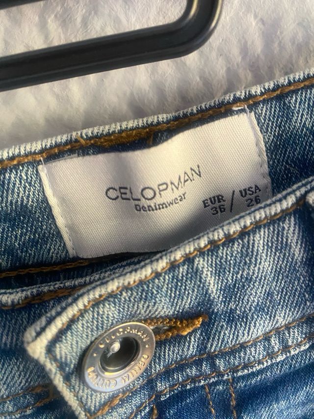 Pantalón vaquero desgastado azul