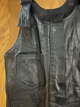 Mono de cuero negro + chaqueta de cuero