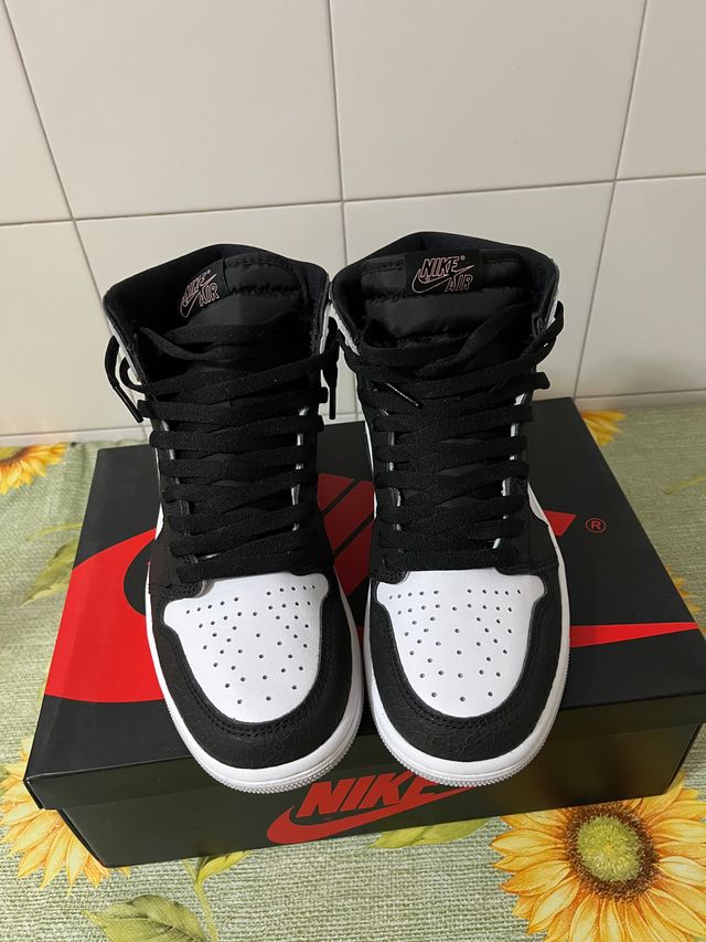 Jordan 1 Retro High Black White