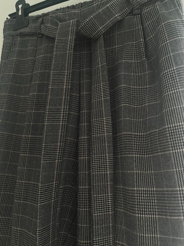 Pantalón de cuadros gris