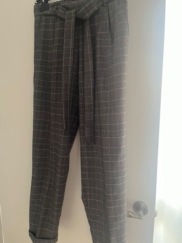 Pantalón de cuadros gris