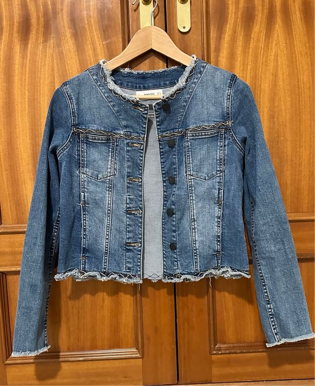 Chaqueta vaquera Mango con abalorios