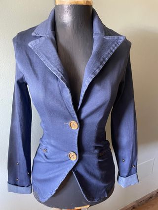 Chaqueta vaquera entallada azul