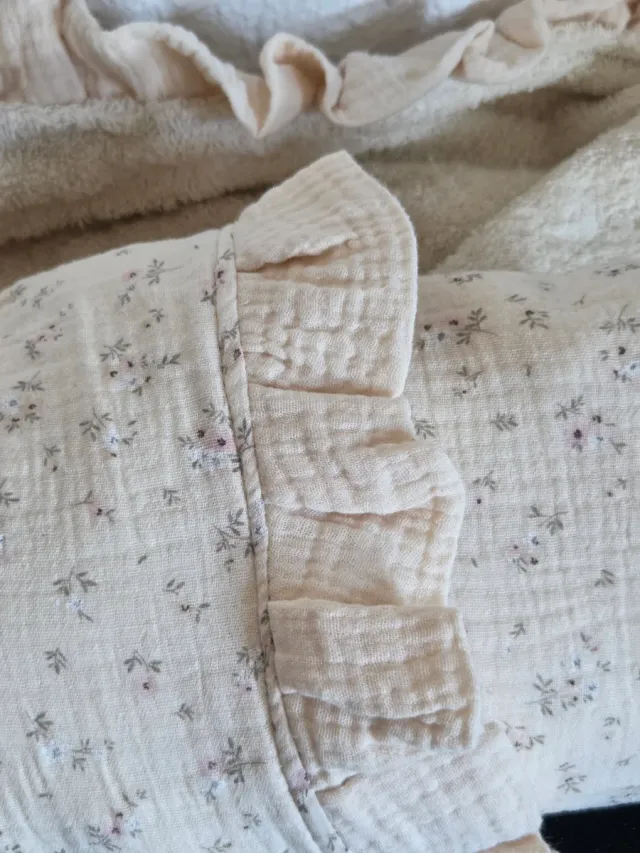 Arrullo de bebé con volantes