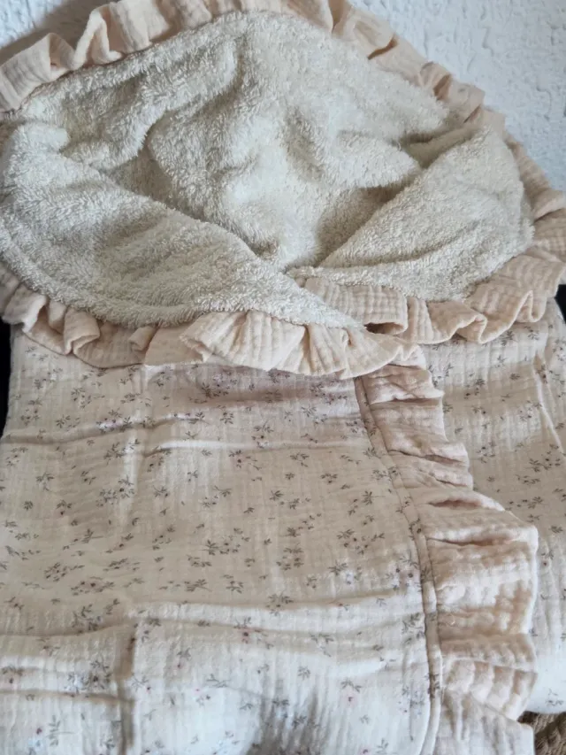 Arrullo de bebé con volantes