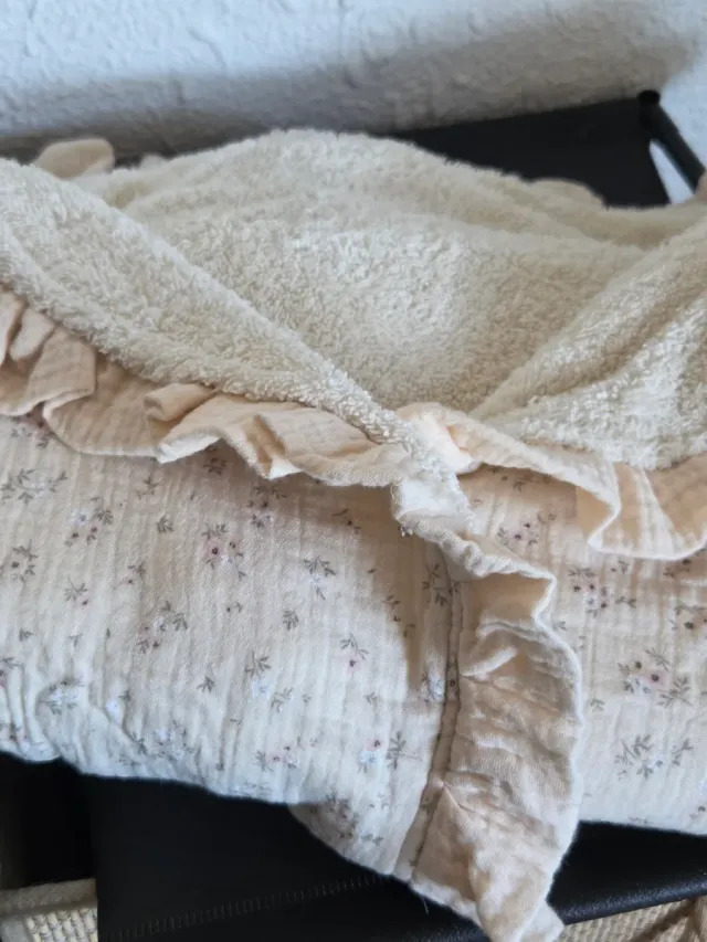 Arrullo de bebé con volantes