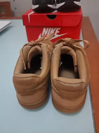 Lote 2 pares zapatillas Nike negras y marrones