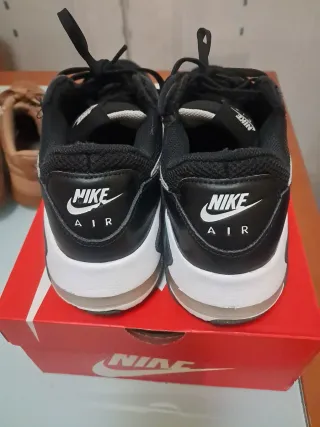 Lote 2 pares zapatillas Nike negras y marrones