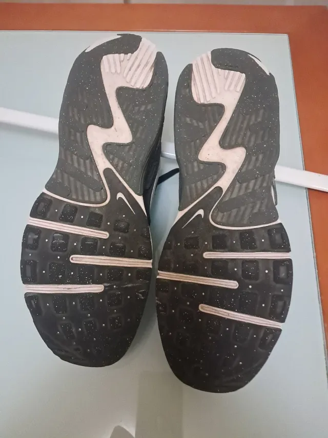 Lote 2 pares zapatillas Nike negras y marrones