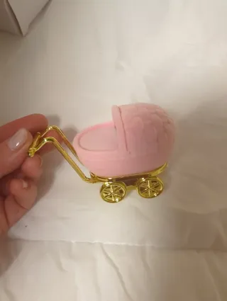 Pendientes niña con caja rosa y dorada