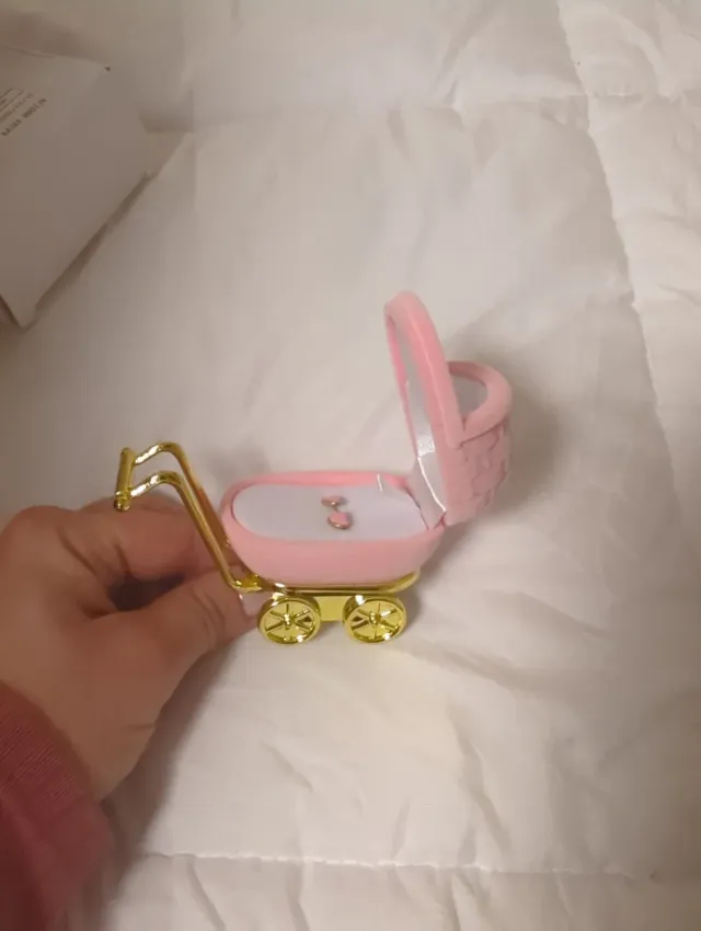 Pendientes niña con caja rosa y dorada