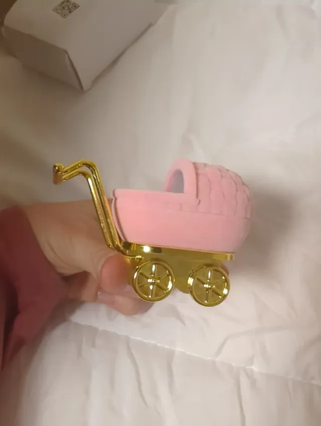 Pendientes niña con caja rosa y dorada