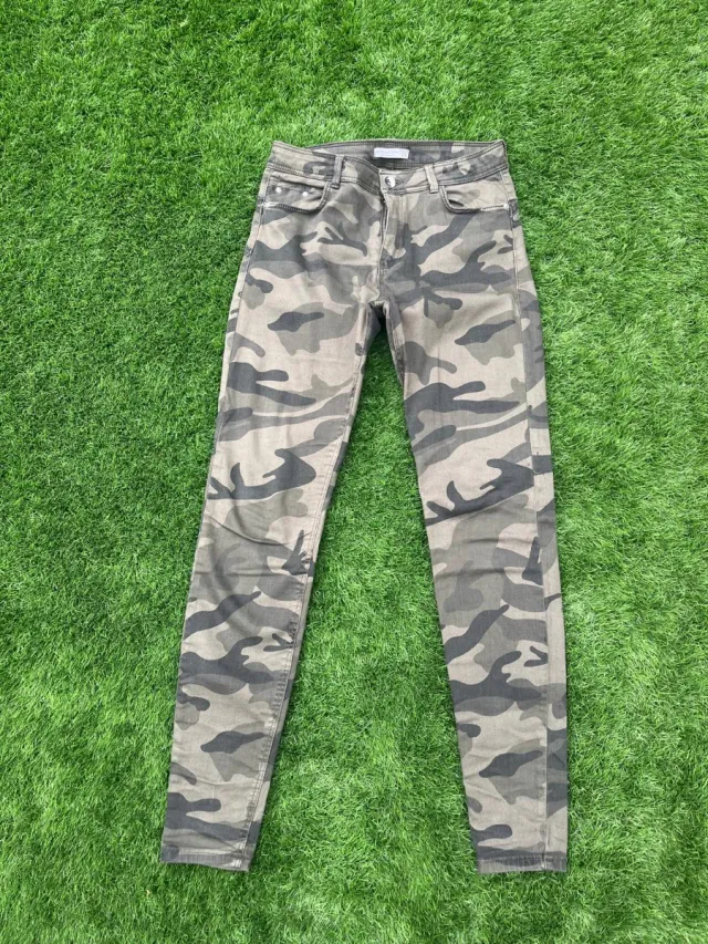 Pantalón camuflaje mujer