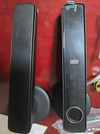 Cerradura inteligente negra