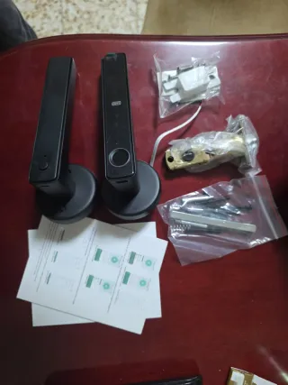 Cerradura inteligente negra