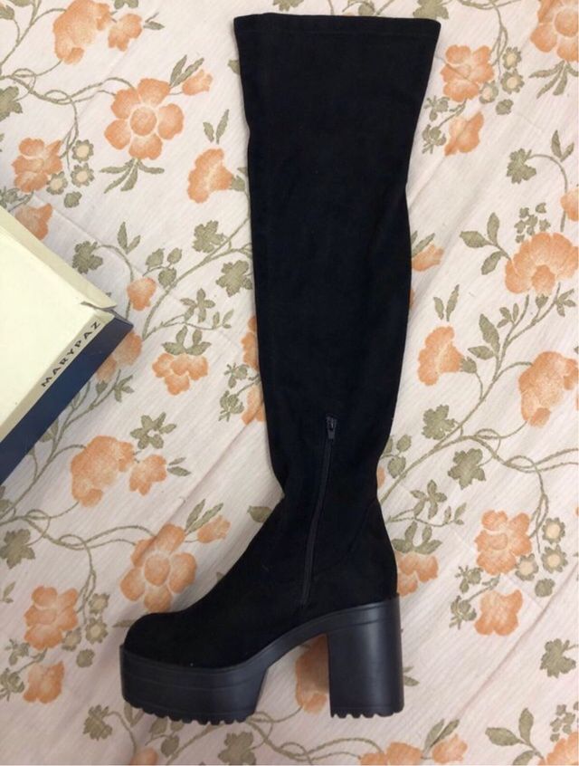 Botas mosqueteras nuevas