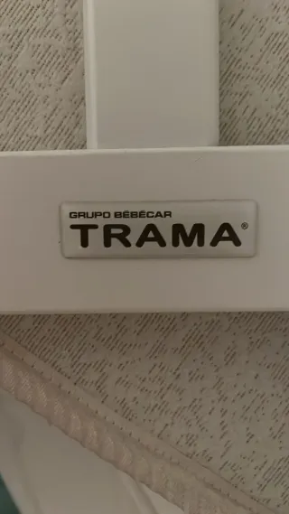 Cuna Trama blanca con ruedas. Se regala el colchón