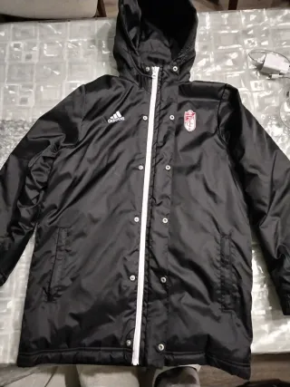 Dos Abrigos Adidas Negro,