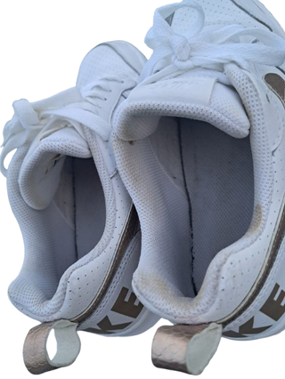 Zapatillas Nike blancas detalles dorados