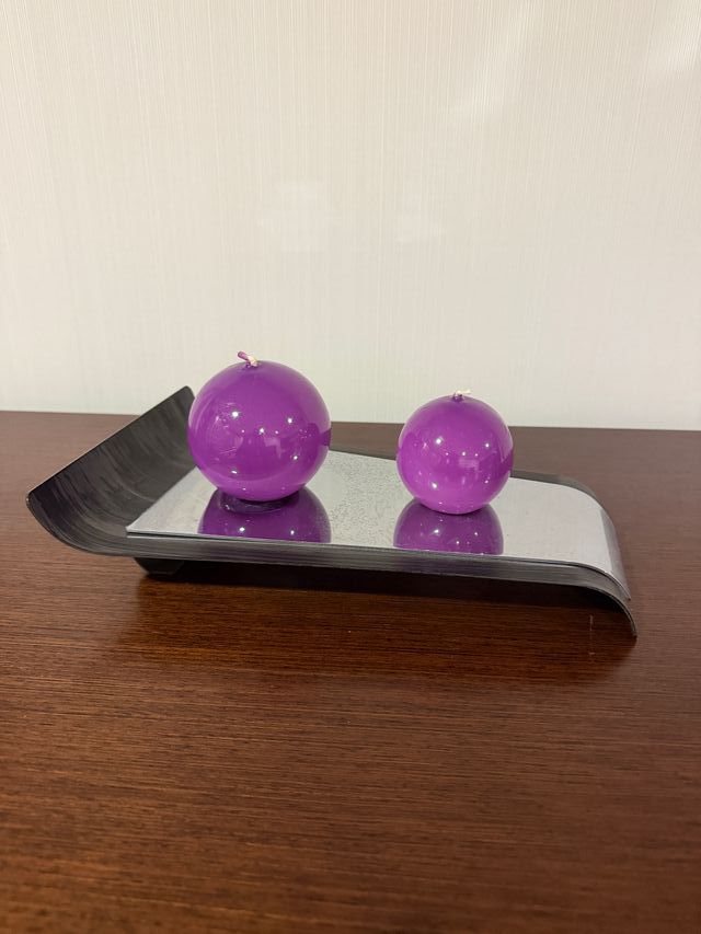 Velas decorativas moradas de plástico