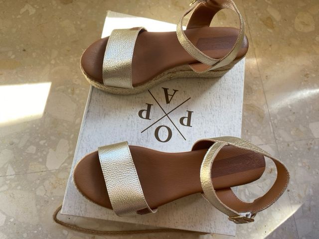 Sandalias POPA doradas y beige
