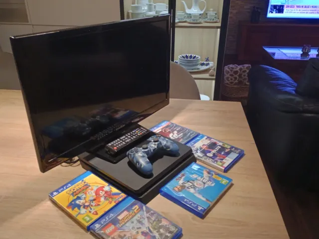 PS4 Negra + Mando + Juegos + Cables