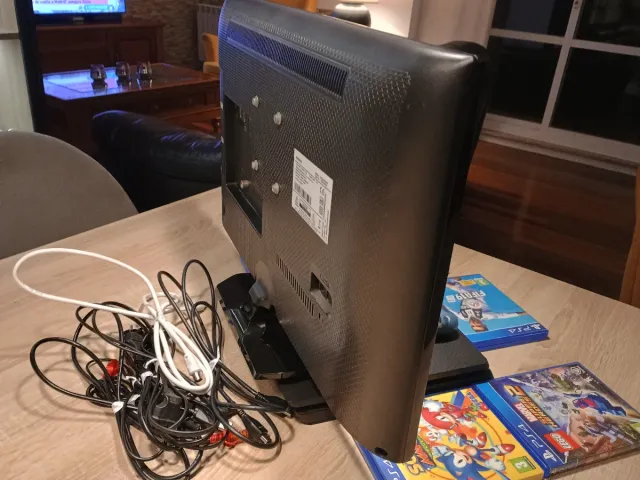 PS4 Negra + Mando + Juegos + Cables