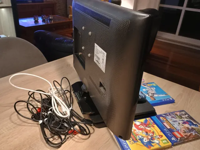 PS4 Negra + Mando + Juegos + Cables