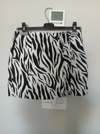 Falda corta cebra con anillas