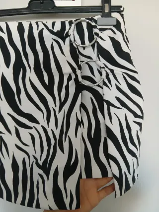 Falda corta cebra con anillas
