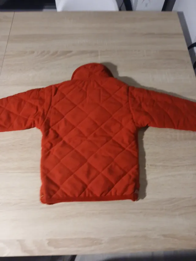 Chaqueta roja acolchada