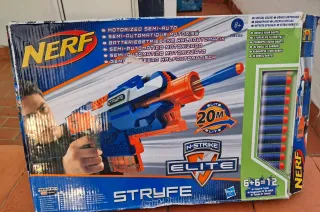 Pistola Nerf Azul y Naranja con Cargador