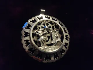 Antiguo broche colgante de plata