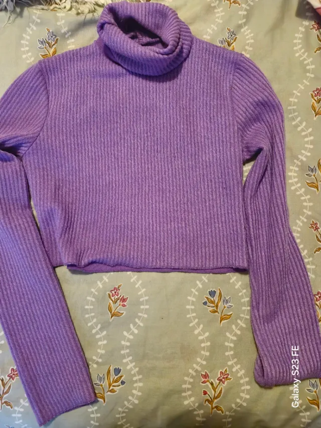 Jersey cuello alto morado acanalado