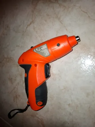 Destornillador Eléctrico Naranja y Negro