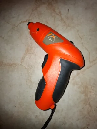 Destornillador Eléctrico Naranja y Negro