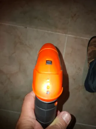 Destornillador Eléctrico Naranja y Negro