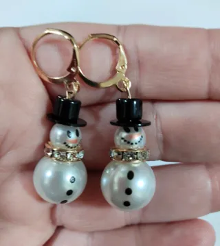Pendientes de muñeco de nieve dorados