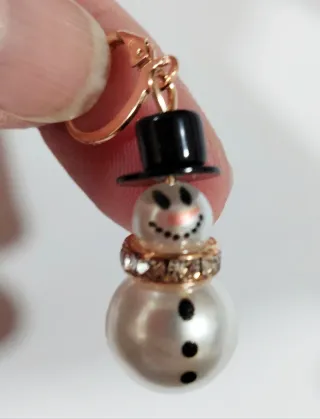 Pendientes de muñeco de nieve dorados