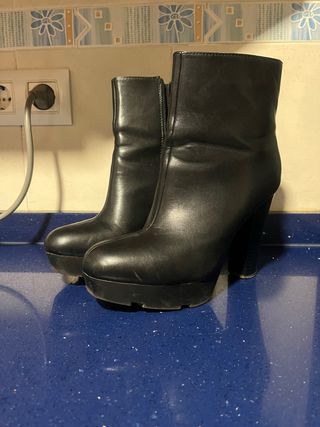 Botines negros de tacón y plataforma