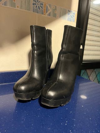 Botines negros de tacón y plataforma