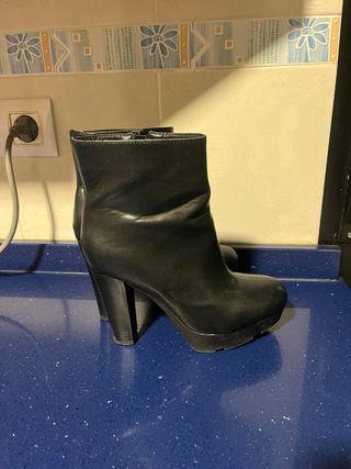 Botines negros de tacón y plataforma
