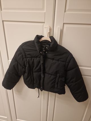 Plumas Bershka Negro Corto