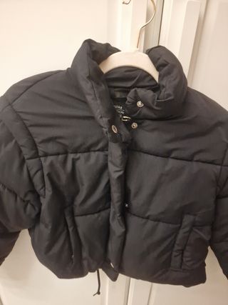 Plumas Bershka Negro Corto