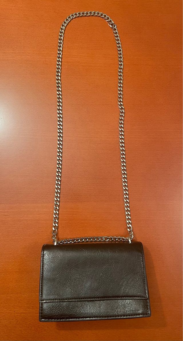 Bolso pequeño IDEAL tipo cartera negro con cadena