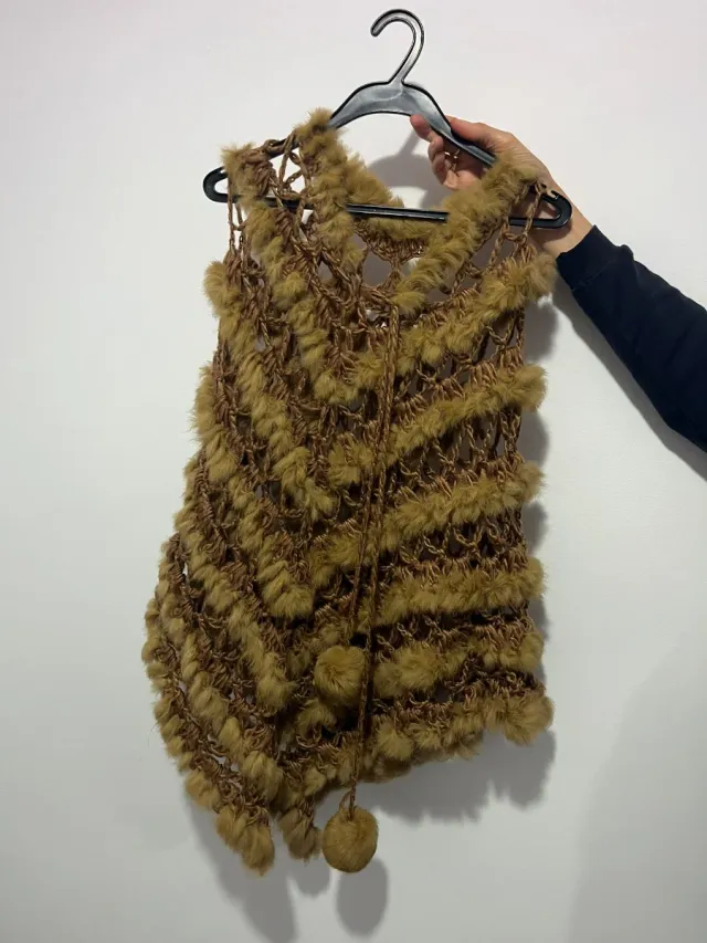 Poncho de lana y pelo marrón
