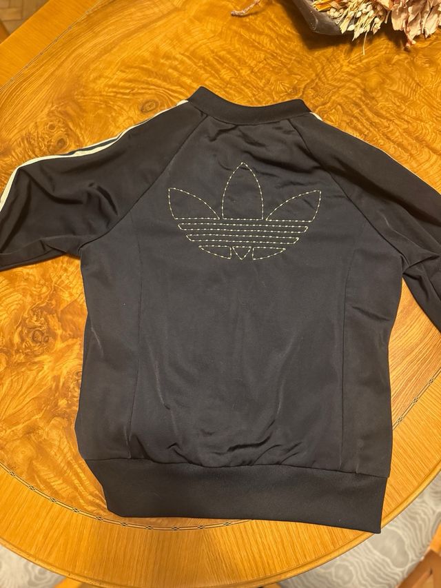 Sudadera Adidas cremallera negra y dorada